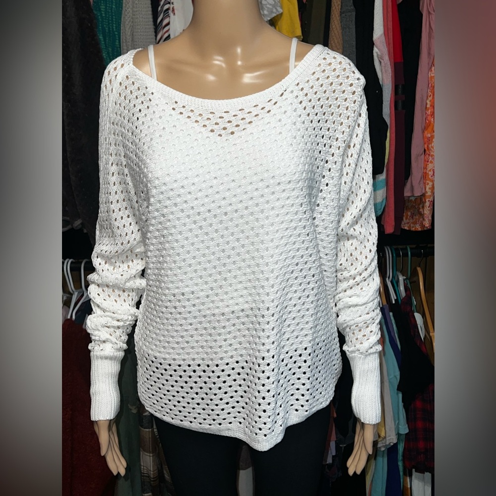 ee:Some Southern Boutique White Sweater Top Women’s SIZE M/L